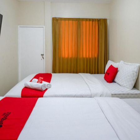 Отель Reddoorz Near Rsud Kudus Экстерьер фото