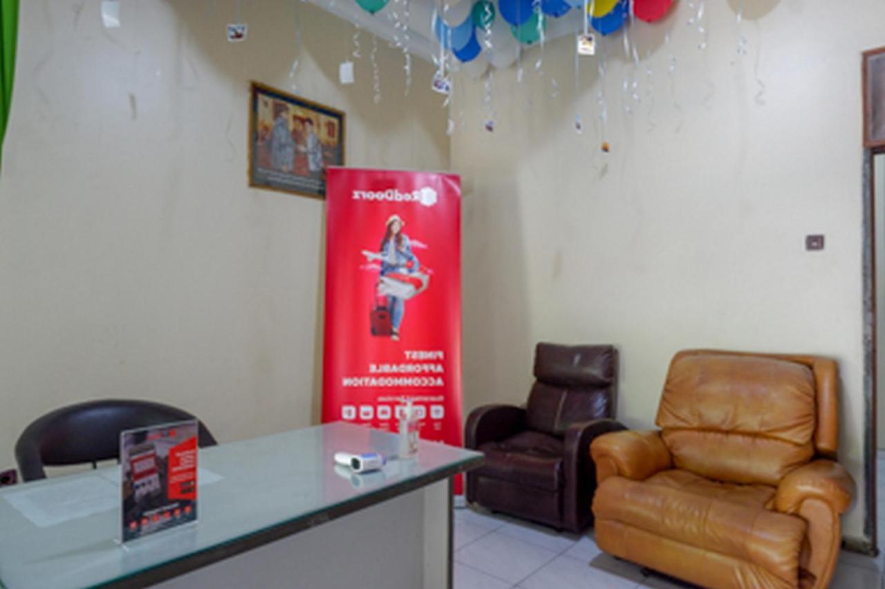 Отель Reddoorz Near Rsud Kudus Экстерьер фото