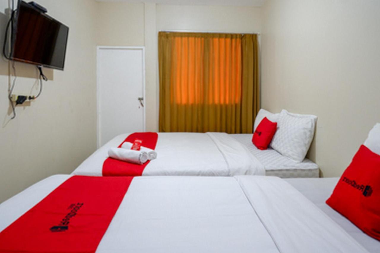 Отель Reddoorz Near Rsud Kudus Экстерьер фото