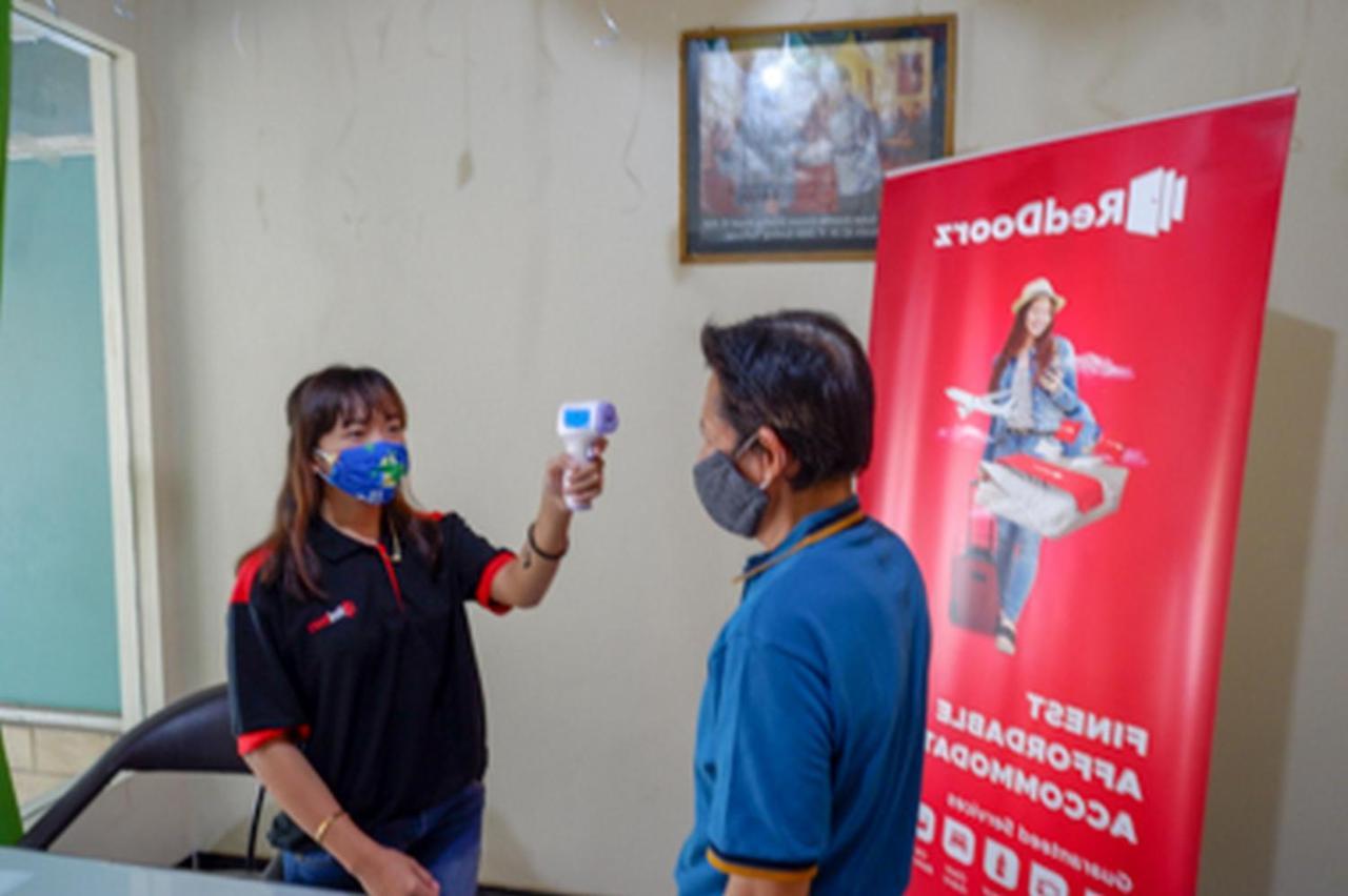 Отель Reddoorz Near Rsud Kudus Экстерьер фото
