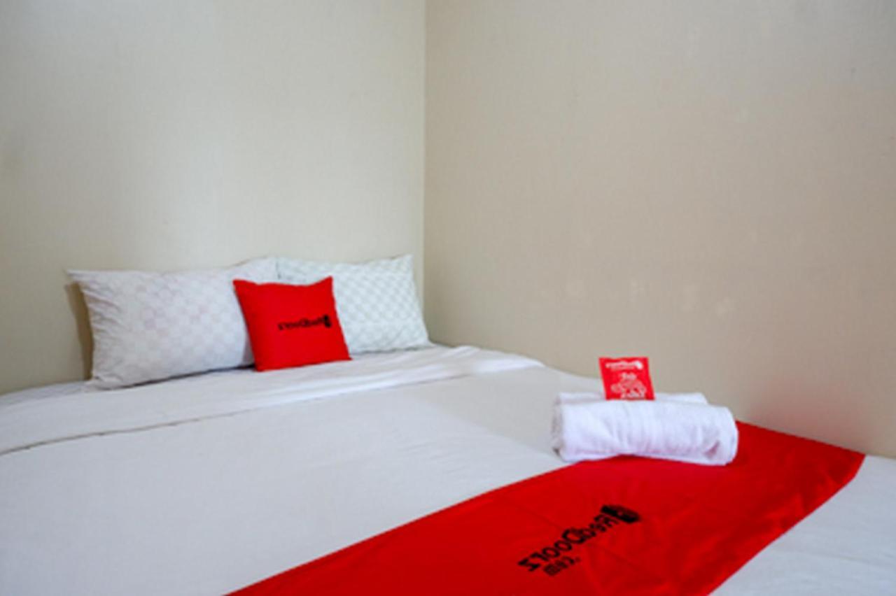 Отель Reddoorz Near Rsud Kudus Экстерьер фото