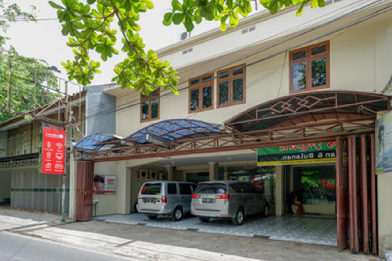 Отель Reddoorz Near Rsud Kudus Экстерьер фото