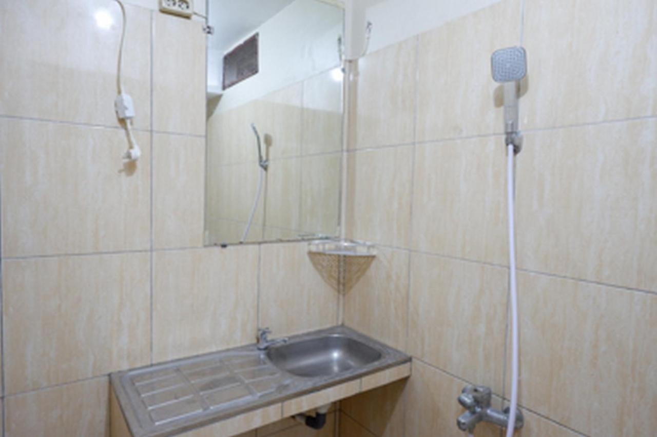 Отель Reddoorz Near Rsud Kudus Экстерьер фото