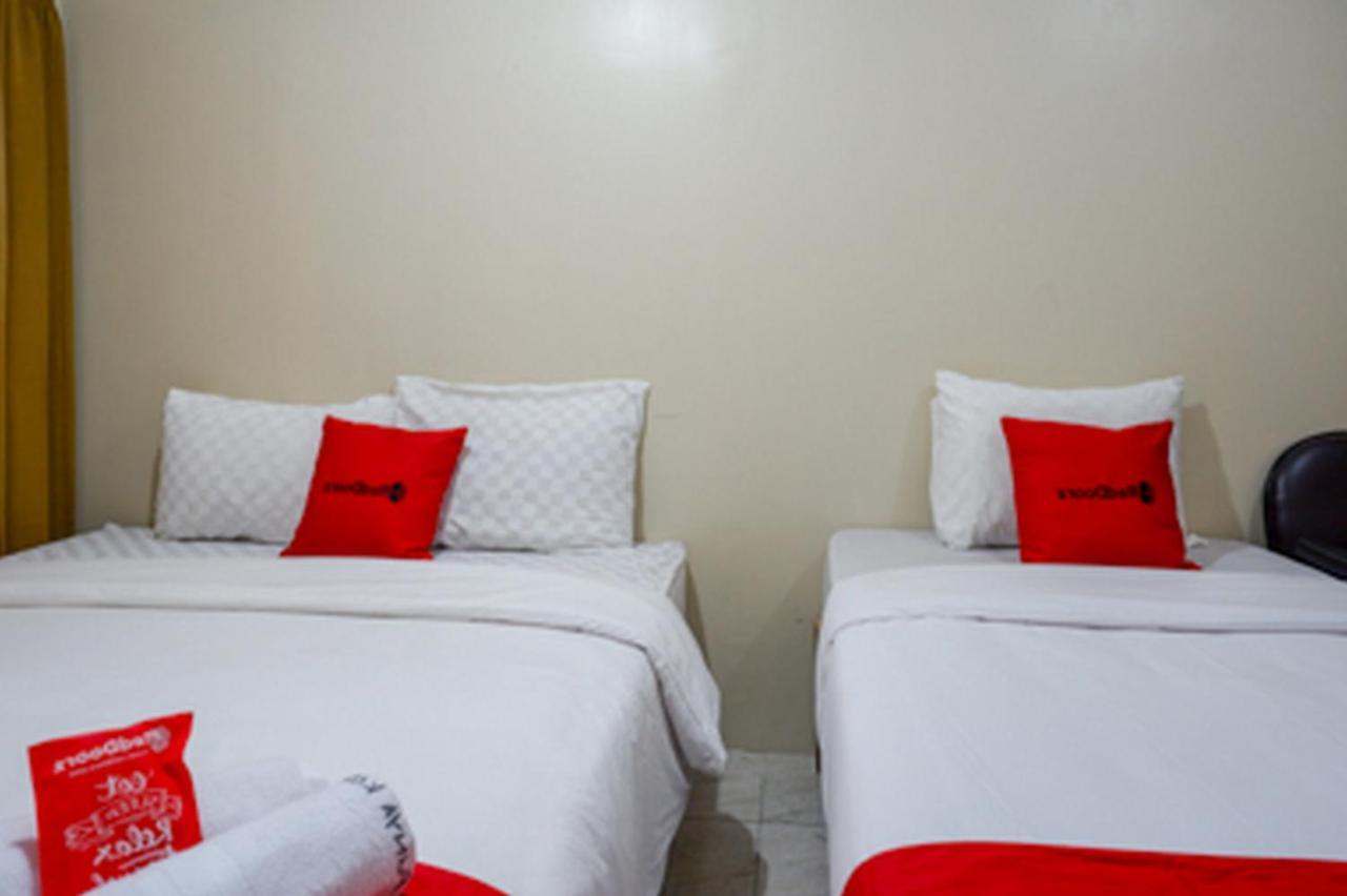 Отель Reddoorz Near Rsud Kudus Экстерьер фото