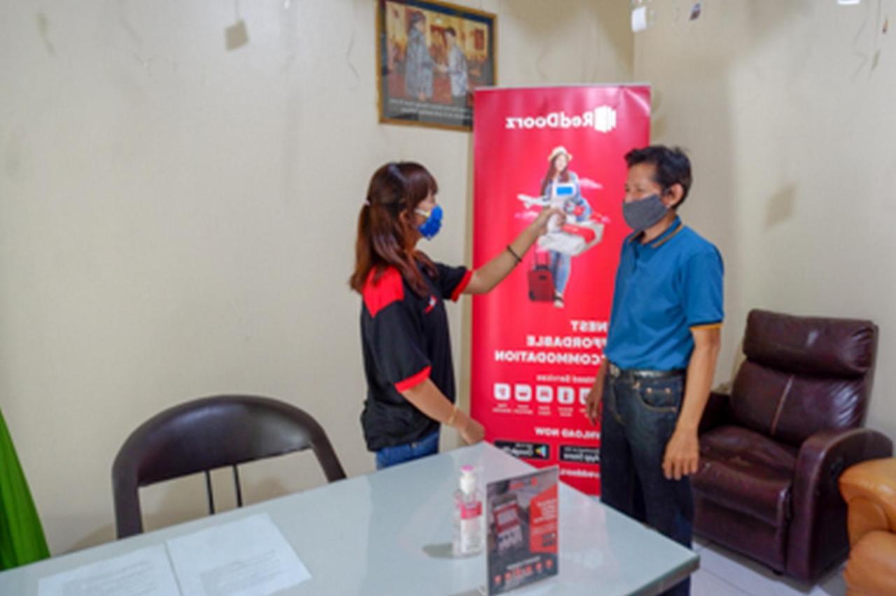 Отель Reddoorz Near Rsud Kudus Экстерьер фото