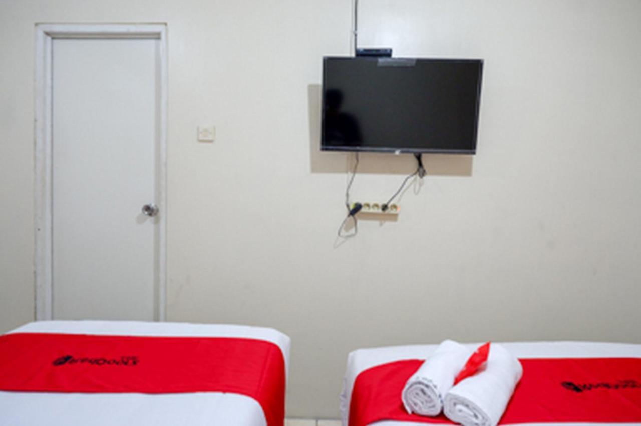 Отель Reddoorz Near Rsud Kudus Экстерьер фото