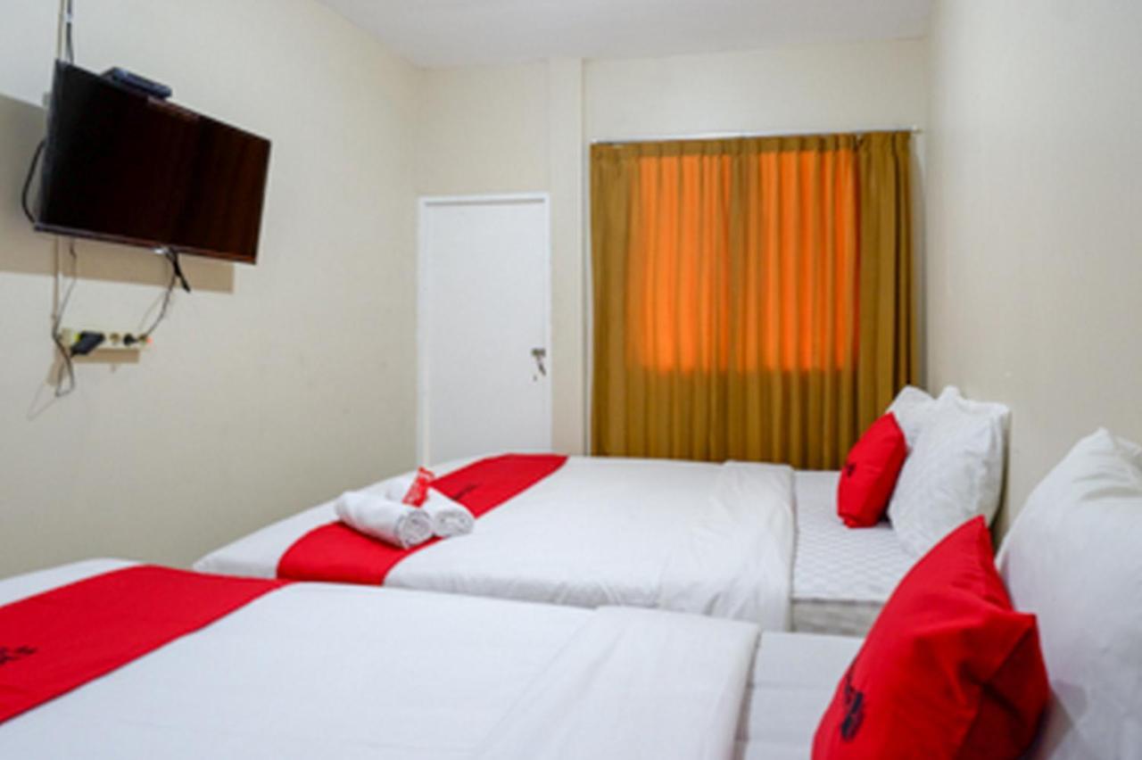 Отель Reddoorz Near Rsud Kudus Экстерьер фото