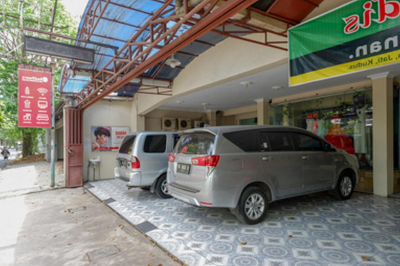 Отель Reddoorz Near Rsud Kudus Экстерьер фото