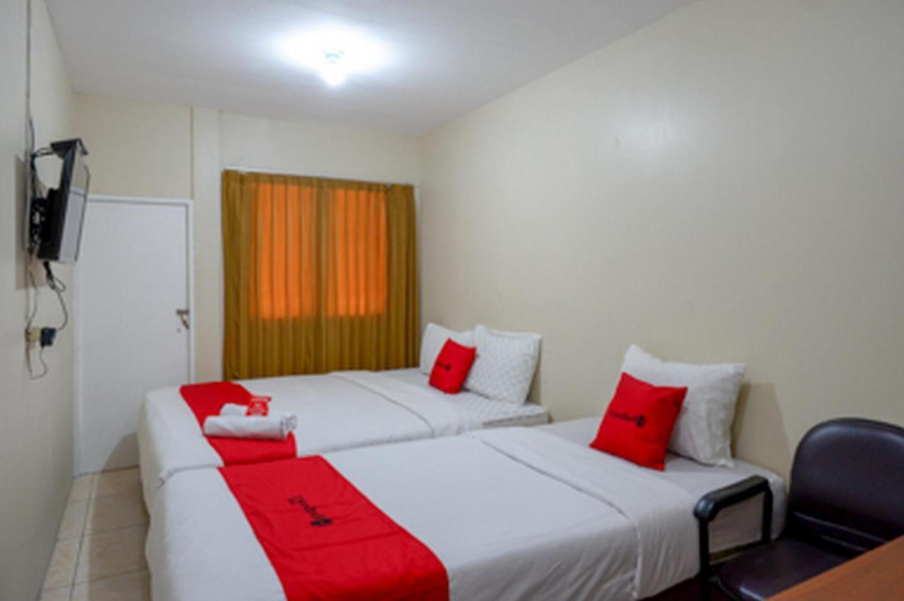Отель Reddoorz Near Rsud Kudus Экстерьер фото